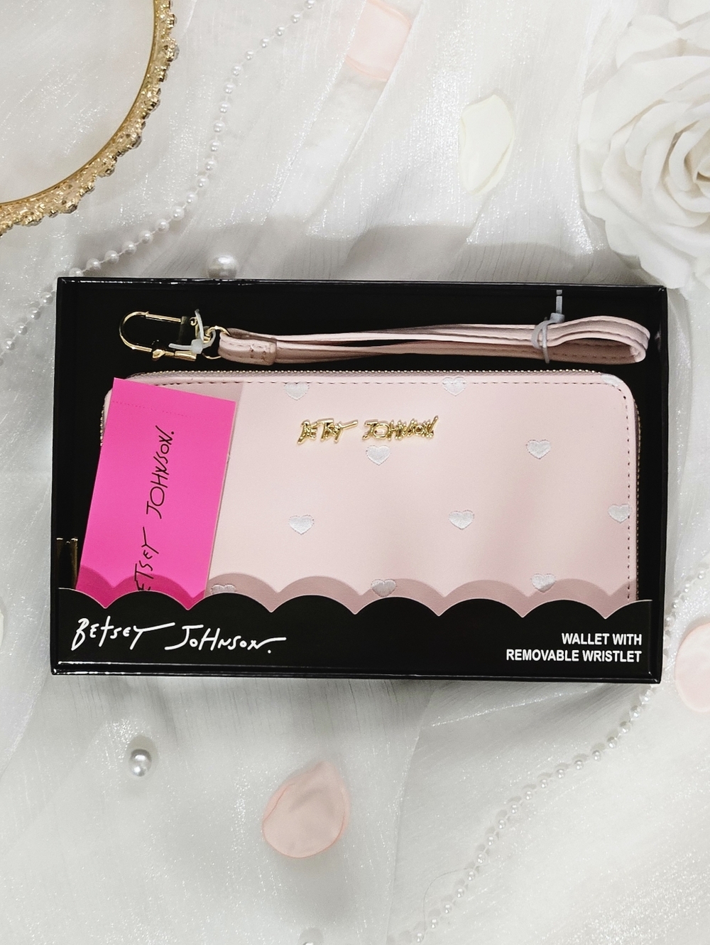 Betsey Johnson Zip Wallet Wristlet Hearts Preppy Pastel Summer Spring Minimalist